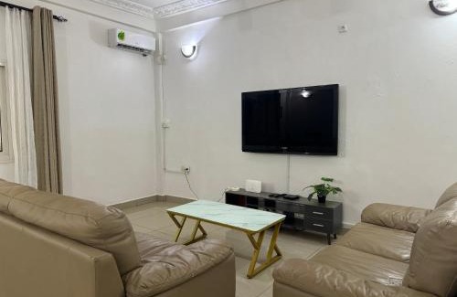 Yaounde Apartamento | Appart meublé moderne WIFI,TV - Omnisports, Fouda