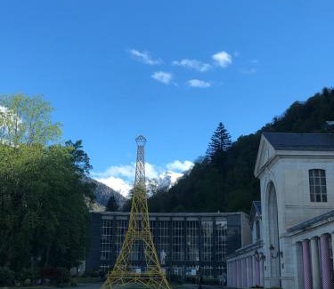 Bagneres-de-Luchon Apartamento | appart T 3 Bagnères-de-Luchon vue montagne - piscine mi juin