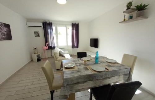 Montelimar Apartamento | Appart T3 avec Cours et Parking Privé
