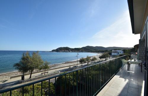 Marina di Campo Apartamento | Appartamenti Montecristo - Fronte mare in posizione unica