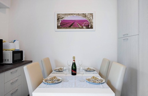 Nesso Apartamento | Appartamento "2 Il Tornante" con vistas al lago y a la montaña, Wi-Fi, aire acondicionado y balcón.