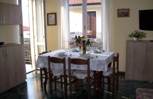 Cannero Riviera Apartamento | appartamento alpini