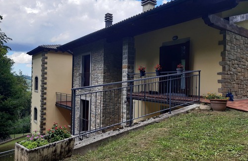 Roncoscaglia Apartamento | Appartamento Immerso nel Bosco, a Pochi Passi dal Centro