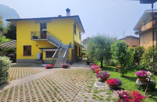 Lierna Apartamento | Appartamento L'ulivo 5 chilometri da Varenna vista lago in via privata