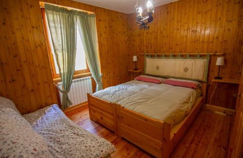 Carona Apartamento | Appartamento piano terra in centro paese.