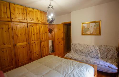 Carona Apartamento | Appartamento piano terra in centro paese.