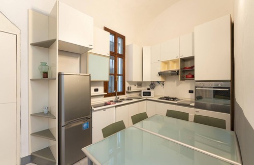 Sant' Ambrogio Apartamento | Appartamento Pilastri 35