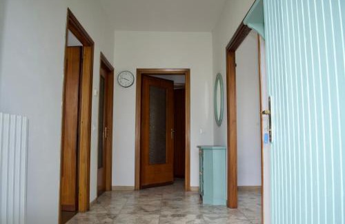 Besozzo Apartamento | Appartamento ristrutturato con piccola vista lago