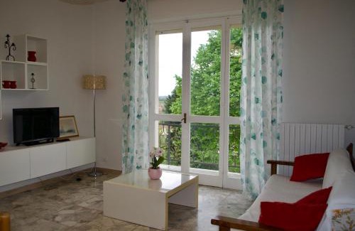 Besozzo Apartamento | Appartamento ristrutturato con piccola vista lago