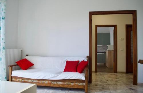 Besozzo Apartamento | Appartamento ristrutturato con piccola vista lago