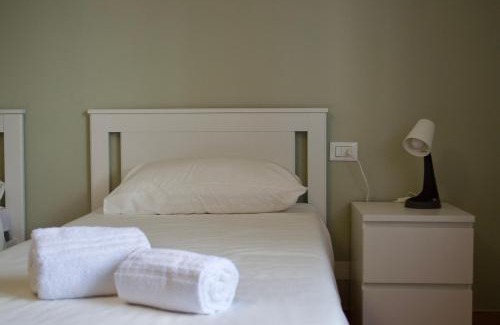 Besozzo Apartamento | Appartamento ristrutturato con piccola vista lago