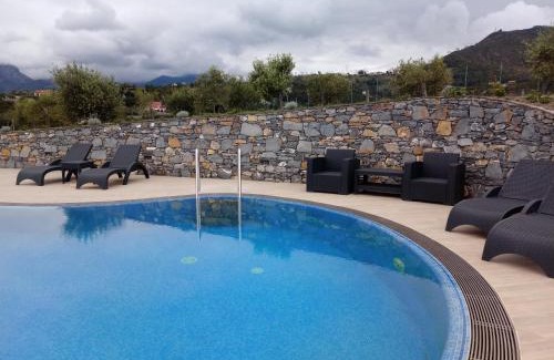 Riva Trigoso Apartamento | Appartamento Taggiasca con piscina - Riva Trigoso