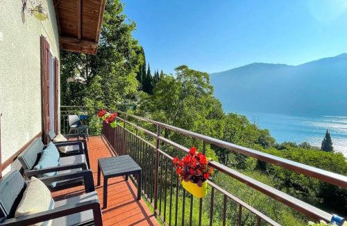 Visgnola Apartamento | Appartamento Tivano, balcone con vista lago