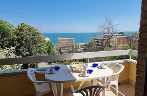 Gabicce Mare Apartamento | APPARTAMENTO VISTA MARE -E- con 2 camere da letto -Residence azzurro
