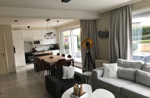 Sint-Idesbald Apartamento | Appartement 3 Slaapkamers met Groot Zonnig Terras + Garage Box - Nabij Strand