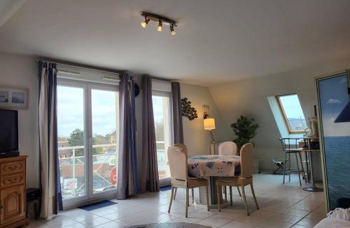 Merville-Franceville-Plage Apartamento | Appartement 2 pièces avec piscine et parking privé, proche plage, Merville-Franceville-Plage - FR-1-465-26