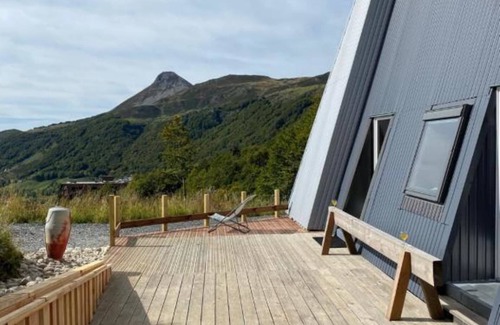 Saint-Jacques-des-Blats Apartamento | Appartement Style Chalet 12 Personnes