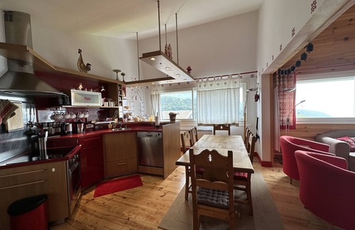 Saint-Jacques-des-Blats Apartamento | Appartement avec cheminée à altitude 1500