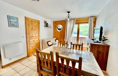 Notre-Dame-de-Bellecombe Apartamento | Appartement charme pieds des pistes avec terrasse et WIFI inclus - FR-1-505-197