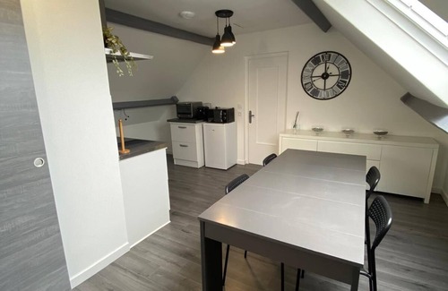 Saint-Martin-du-Manoir Apartamento | Appartement Moderne et Spacieux à la Campagne