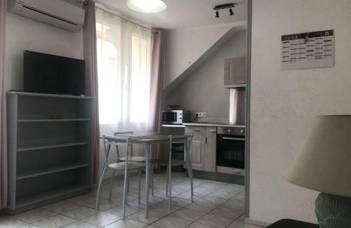 Amelie-les-Bains-Palalda Apartamento | Appartement T2 avec Balcon à 250m des Thermes - Tout Confort, Près des Commodités - FR-1-659-73