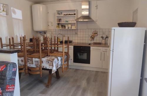 Besse-en-Chandesse Apartamento | Appartement Le Paradou à Besse
