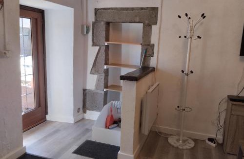 Besse-en-Chandesse Apartamento | Appartement Le Paradou à Besse