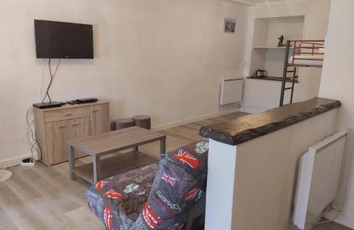 Besse-en-Chandesse Apartamento | Appartement Le Paradou à Besse