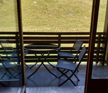 Besse-et-Saint-Anastaise Apartamento | Appartement Hauteurs Super Besse - 4 personnes -Piscine & Garage