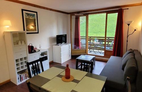 Besse-et-Saint-Anastaise Apartamento | Appartement Hauteurs Super Besse - 4 personnes -Piscine & Garage