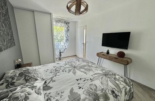 Saint-Julien-les-Villas Apartamento | Appartement terrasse et jardin