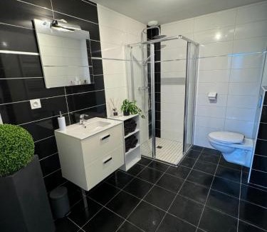 Saint-Julien-les-Villas Apartamento | Appartement terrasse et jardin