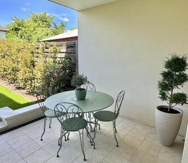 Saint-Julien-les-Villas Apartamento | Appartement terrasse et jardin