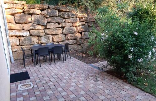 Charbonnieres-les-Bains Apartamento | Appartement dans propriété calme en pleine nature