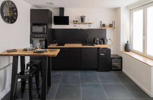 Charleville-Mezieres Apartamento | Appartement Bien Être Avec Sauna et Baignoire Balneo