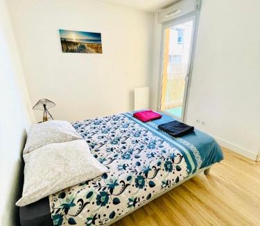 Villefranche-sur-Saone Apartamento | Appartement avec place de parking et piscine