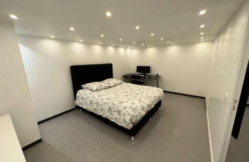 Le Mesnil-le-Roi Apartamento | Appartement à 500 m de la gare/4 station des champ elisées.