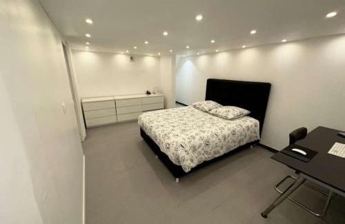 Le Mesnil-le-Roi Apartamento | Appartement à 500 m de la gare/4 station des champ elisées.
