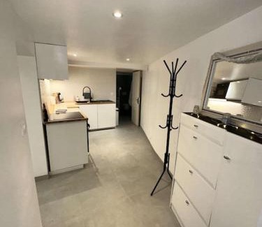 Le Mesnil-le-Roi Apartamento | Appartement à 500 m de la gare/4 station des champ elisées.