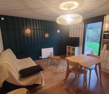 Saint-Georges-de-Luzencon Apartamento | Appartement à la campagne