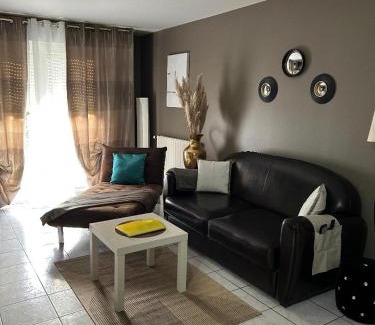 Magny-le-Hongre Apartamento | Appartement 1 chambre avec terrasse 5mn de Disney