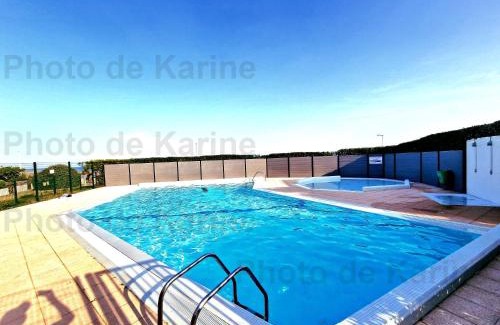 Palavas-les-Flots Apartamento | Appartement 1ere ligne piscine terrasse au bord de la plage front de mer avec 6 vélos