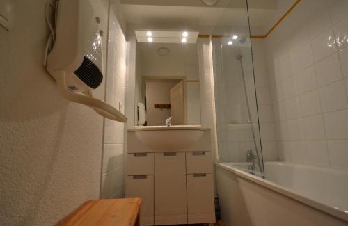 Flumet Apartamento | Appartement 2 chambres avec piscine intérieure et terrasse au pied des pistes, Flumet - FR-1-505-189