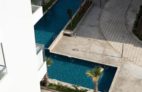 Ain Harrouda Apartamento | Appartement 2 Chambres à Coté avec Grand Balcon, Piscine, Aire de Jeux pour Enfants et Jardin