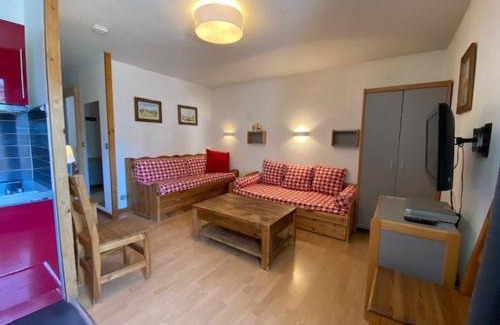 Brides-les-Bains Apartamento | Appartement 2* Confort 5 Pers, Balcon, Centre de Brides-les-Bains, Proche Thermes & Télécabine - FR-1-512-137