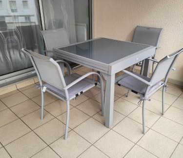 Les Sables d'Olonne Apartamento | Appartement 2 Pièces avec une grande terrasse, 3 étoiles, Wifi, Box pour véhicule et vélos