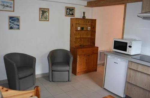 Pralognan-la-Vanoise Apartamento | Appartement 2 pièces avec terrasse et jardin privatif, calme, proche commerces et pistes de ski - FR-1-464-184