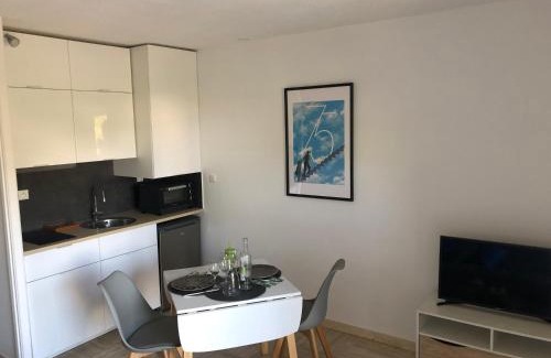 Bastide Giraud Apartamento | Appartement 2 personnes calme proche de la mer piscine tennis