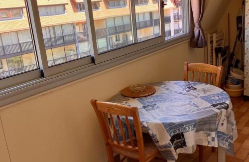 Villers-sur-Mer Apartamento | Appartement 2 pièces avec parking privé, à 2 pas de la plage - FR-1-712-94