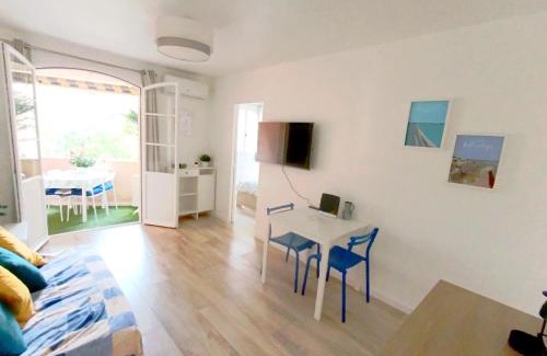 Toulon - Hyeres Apartamento | Appartement 2 pièces avec Balcon, Clim et Parking au Port de Hyères